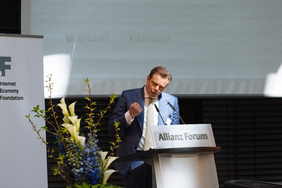 Rede von Prof. Pfl&uuml;ger zur Gr&uuml;ndung der IE.F